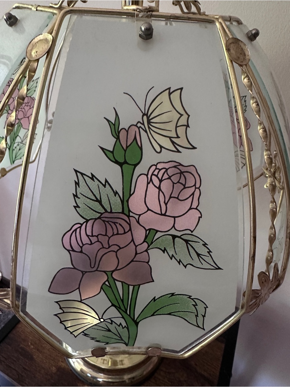 Vintage Hollywood Regency Brass Table Lamp Floral Rose & Butterfly Glass Panels - Picture 9 of 9